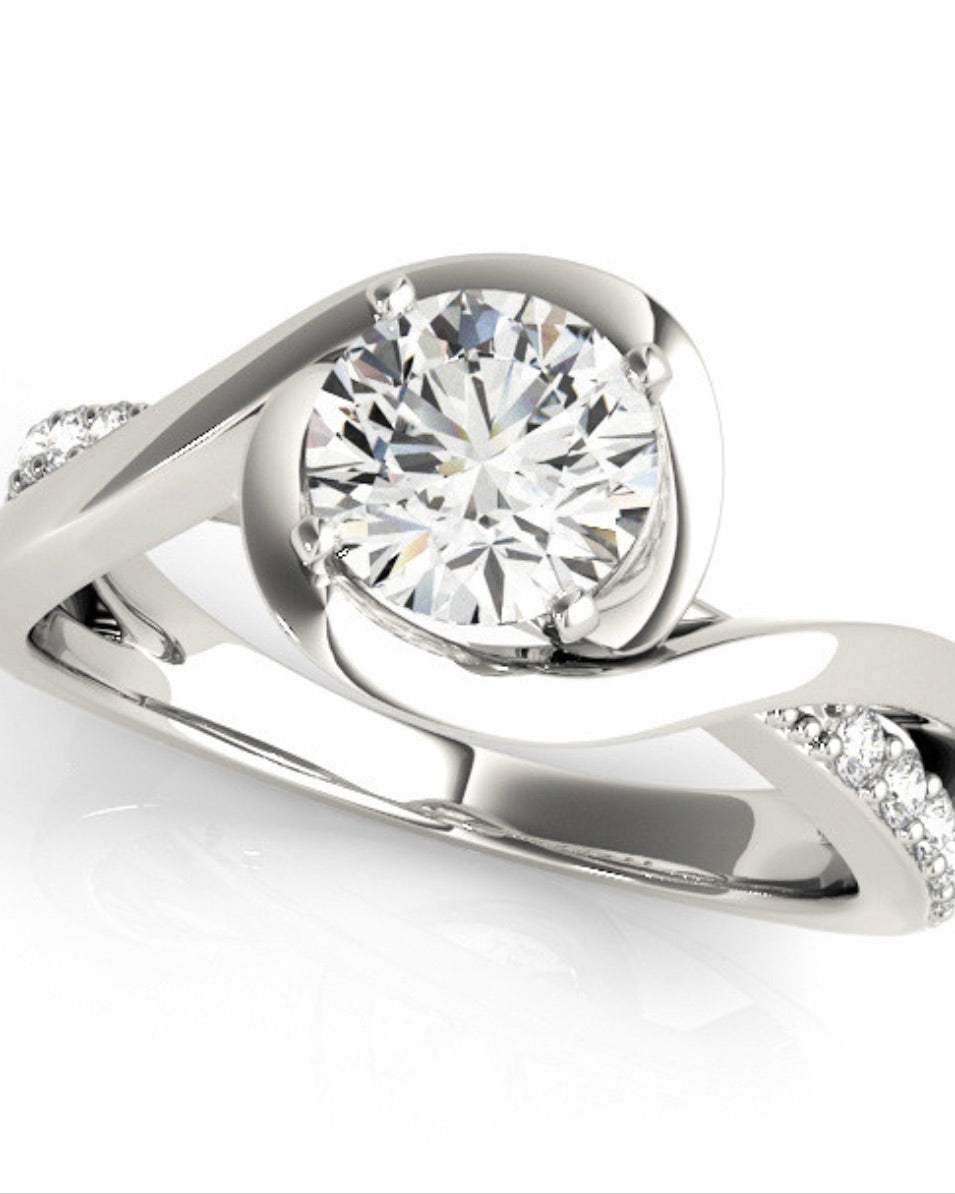 Round Diamond Engagement Ring