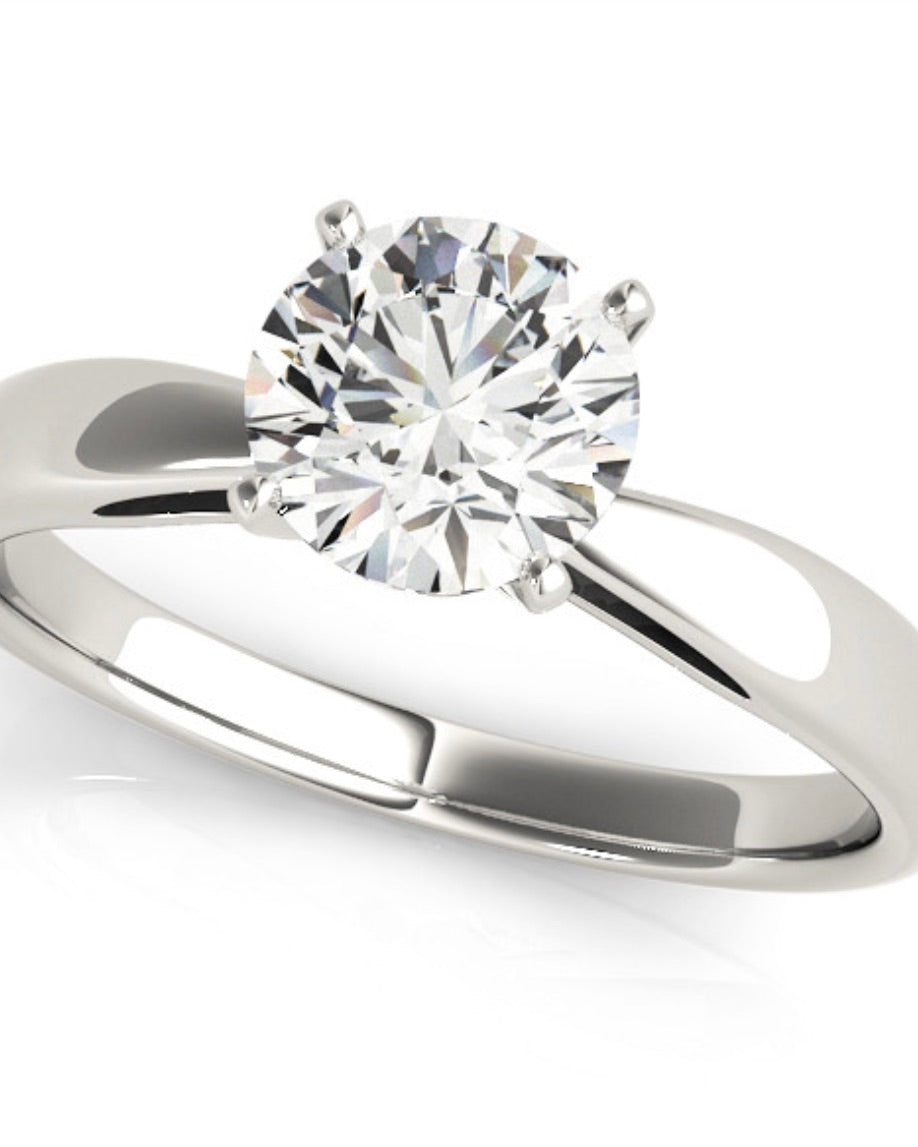 Round Diamond Engagement Ring