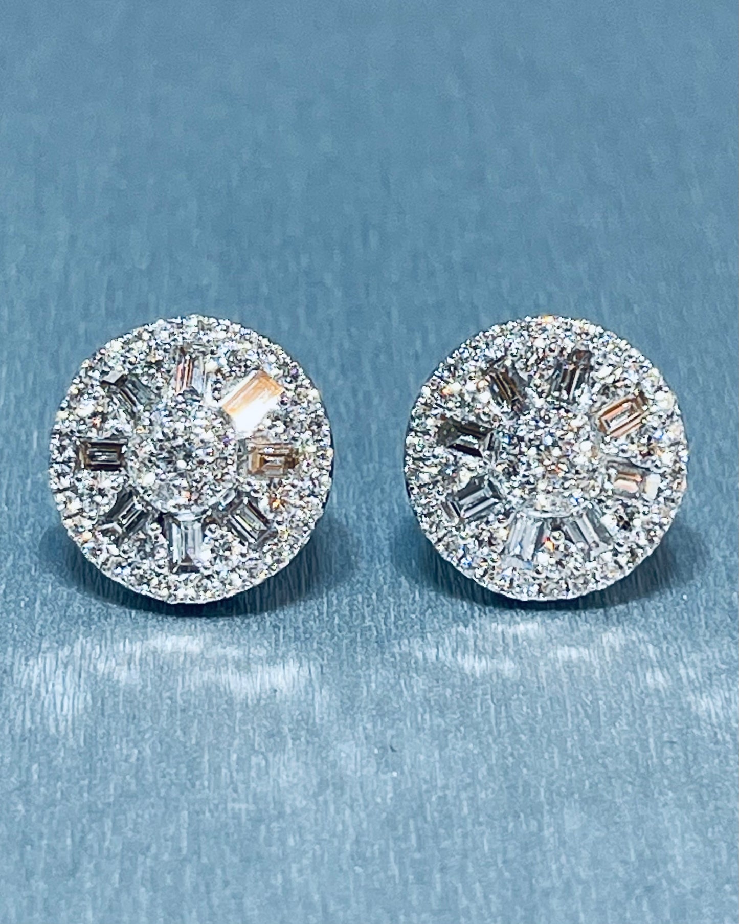 Round Diamond Earrings 18K