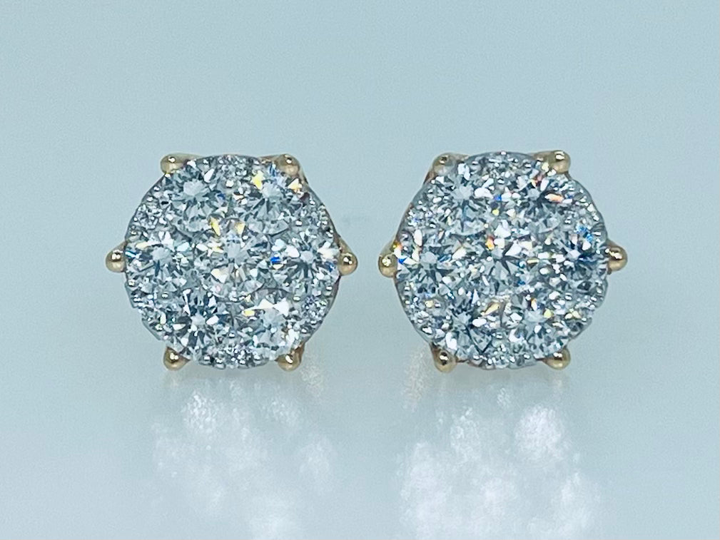 Round Diamond Stud Earrings