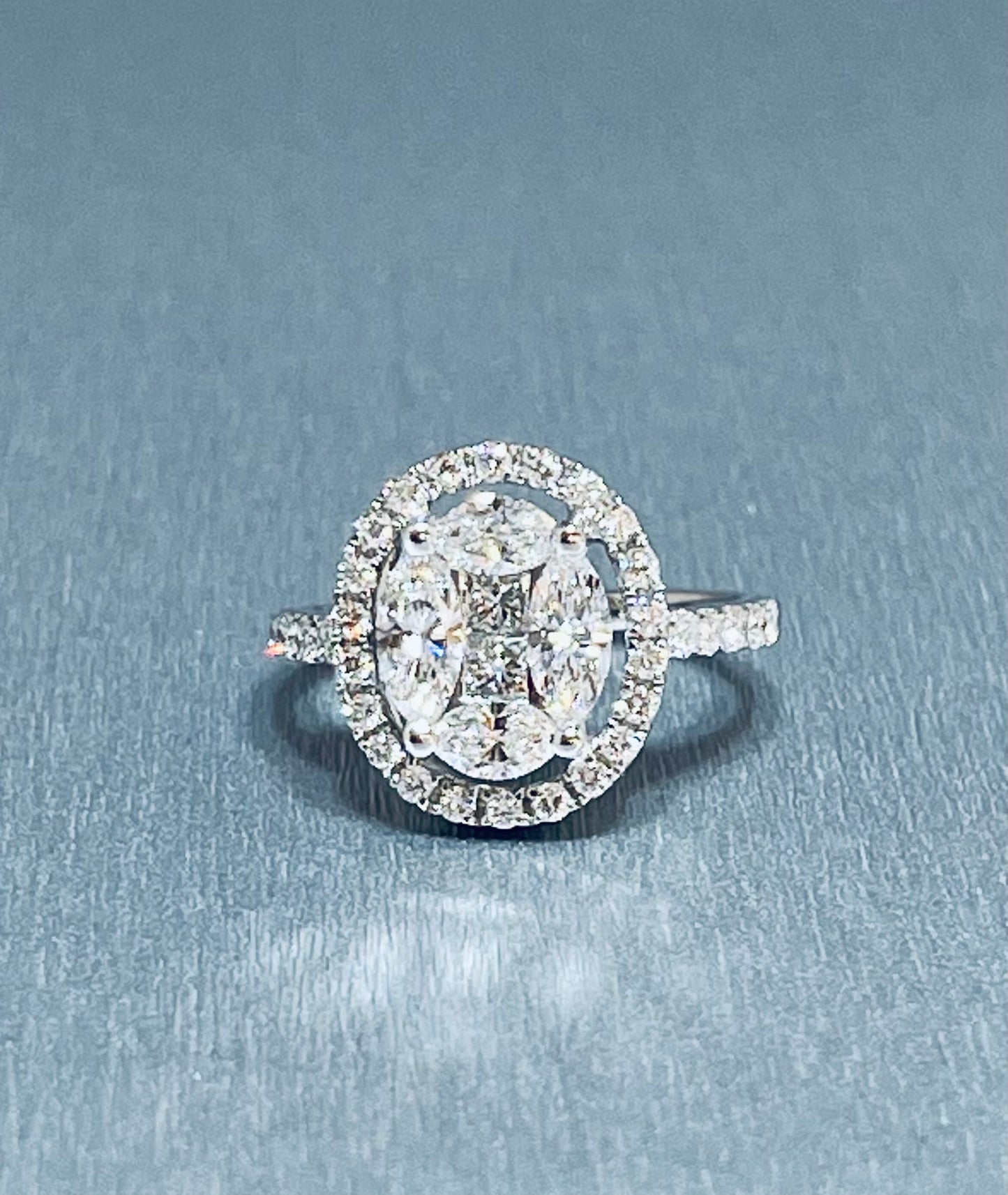 Oval Diamond Ring 18K