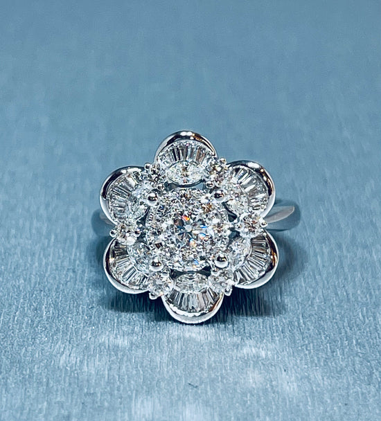 Flower Diamond Ring 18K